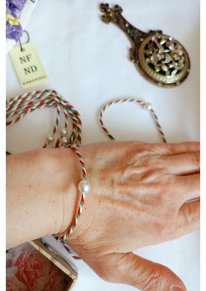10 Adet Inci Boncuklu Marteniçka Ip Bileklik Kırmızı Yeşil Beyaz Hediye Şans Bahar Incili fırsatları