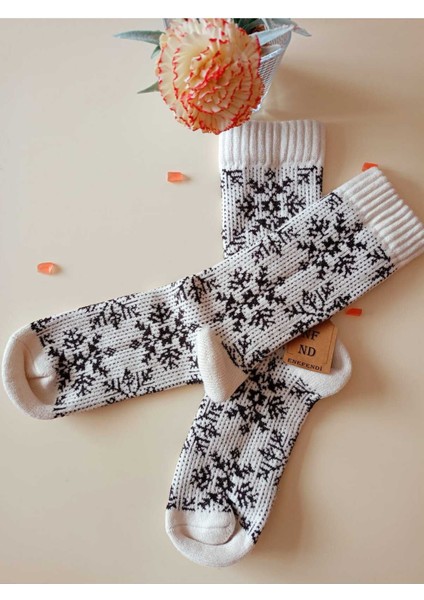 2 Çift Termal Soket Yılbaşı Bambu Hediye Kadife Yumuşak Etnik Kadın Çorabı Siyah Beyaz Çorap 36-40 fiyatları
