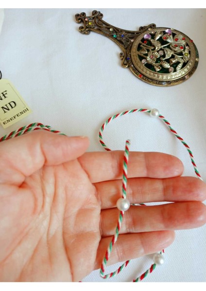 30 Adet Incili Marteniçka 19 Mayıs Tebrik Kartlı Bileklik Hediye Bahar Bilekliği Kırmızı Yeşil Beyaz fiyatları