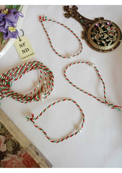 30 Adet Incili Marteniçka 19 Mayıs Tebrik Kartlı Bileklik Hediye Bahar Bilekliği Kırmızı Yeşil Beyaz modelleri