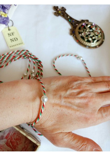 30 Adet Incili Marteniçka 19 Mayıs Tebrik Kartlı Bileklik Hediye Bahar Bilekliği Kırmızı Yeşil Beyaz fırsatları