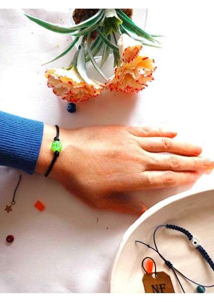 Bileklik Kartlı Yeşil Gülen Yüz Hediyelik Şans Bereket Arkadaş Bilekliği Siyah Ip fiyatları