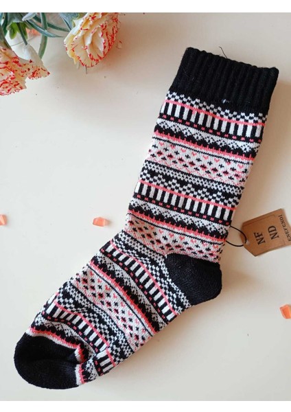 2 Çift Kalın Kışlık Yumuşak Çorap Yılbaşı Motif Etnik Desenli Kadın Çorabı Yeşil Siyahkırmızı 36-40 modelleri