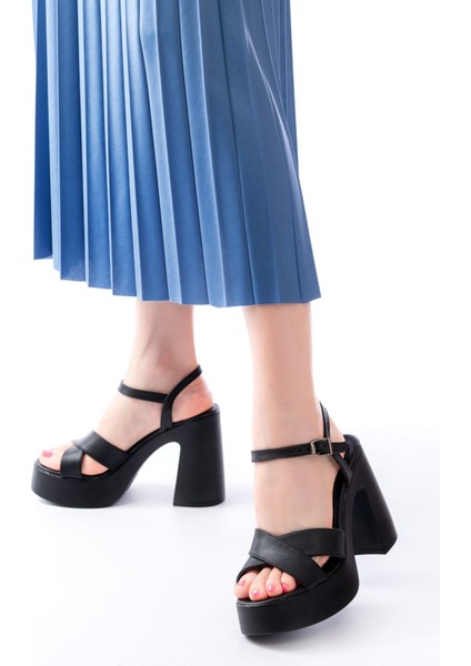 P-105 Siyah Çapraz Kalın Topuklu Kadın Sandalet fiyatları