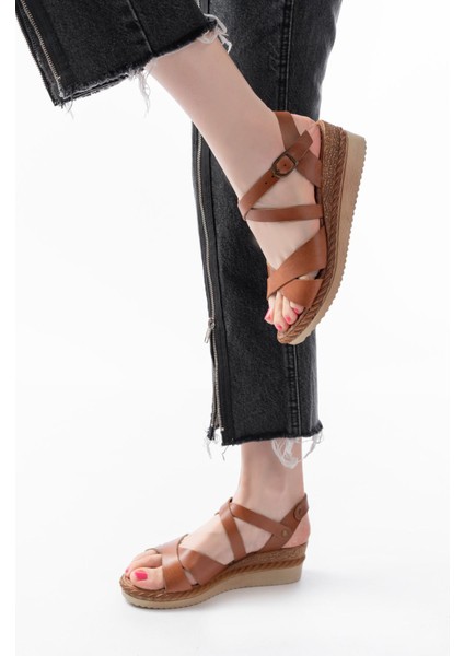 731-045 Beyaz Çapraz Deri Dolgu Topuklu Günlük Kadın Sandalet modelleri