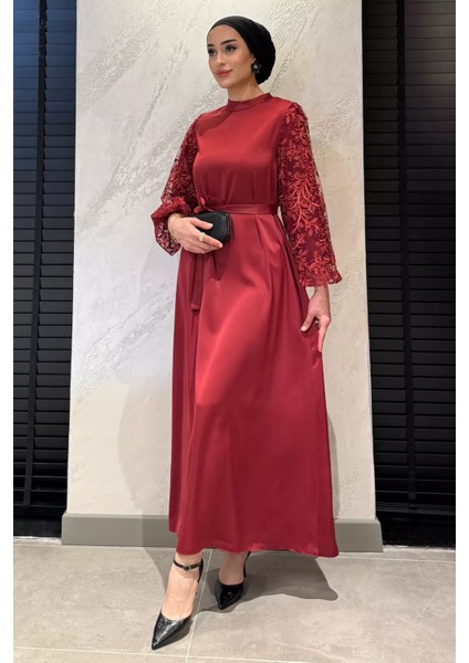 Kolları Güpürlü Bel Kuşaklı Tesettür Saten Abiye Elbise P-00016256