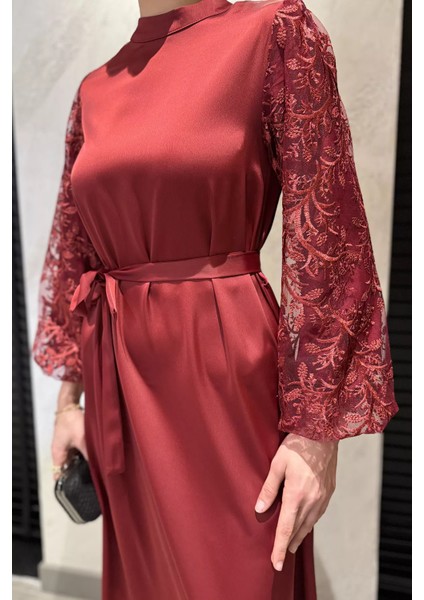 Kolları Güpürlü Bel Kuşaklı Tesettür Saten Abiye Elbise P-00016256