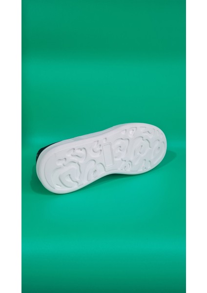 Bağcıklı Lv Model Baskılı Kalın Düz Taban Sneaker Ayakkabı 21006