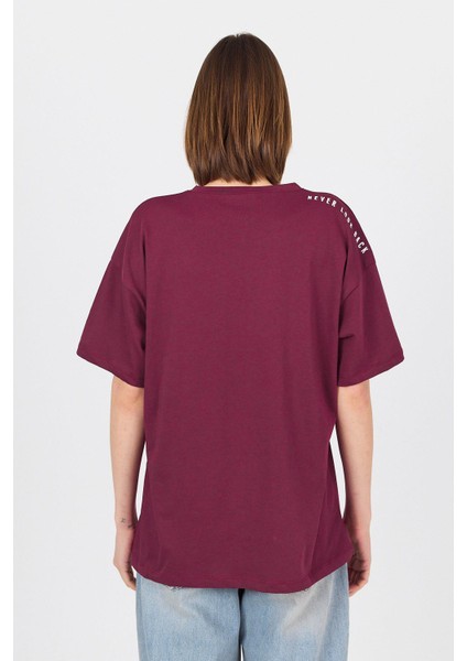Bordo Omuz Yazı Baskılı %100 Pamuk Oversize Tişört 2150-30M indirimleri