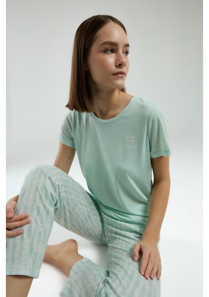 8963 Kadın Kapri Pijama Takım