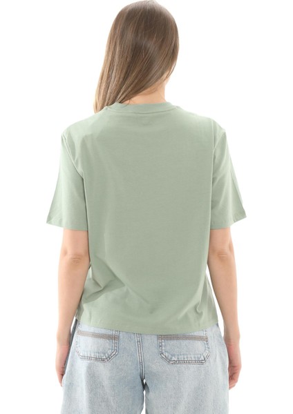 TB0A5RZXEC61 Timberland Stack Logo Short-Sleeve Tee Kadın T-Shirt Yeşil fırsatları