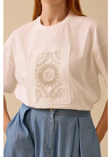 Kadın Motif Detaylı T-Shirt - Beyaz