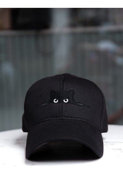 Meraklı Kedi Nakışlı Siyah Şapka