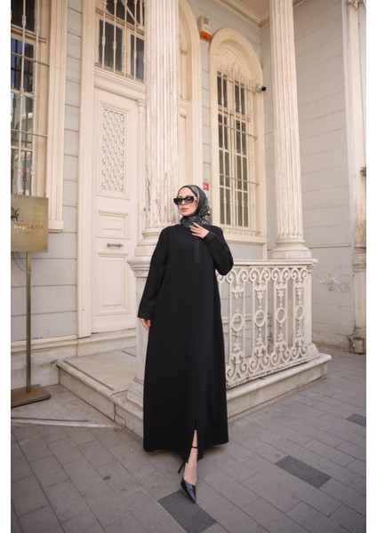 Anne Taşlı Nakışlı Ferace -Petek Kumaş