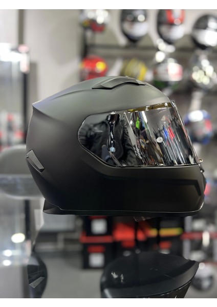 820 Mat Siyah Ayna Vizörlü Kapalı Kask