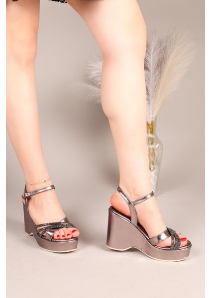 Dulce Taş-Cilt Garnili Dolgu Topuk Abiye Ayakkabı Platin modelleri