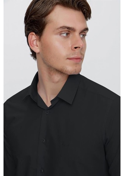 Siyah Düz Desen Slim Fit Sert Yaka Gömlek modelleri