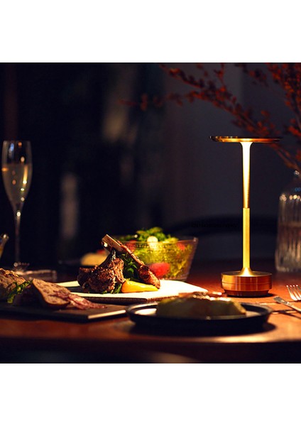 Kablosuz LED Masa Lambası – Alüminyum Gövde, Dokunmatik Kontrol, 3 Renkli Işık, 2600MAH Şarjlı,6-8 Saat Kullanım, Modern Tasarım, Restoran ve Ev Için Atmosfer Aydınlatması