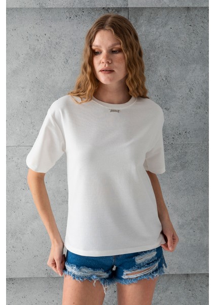 Kadın Bisiklet Yaka Kroche Aksesuarlı T-Shirt Beyaz - 25779