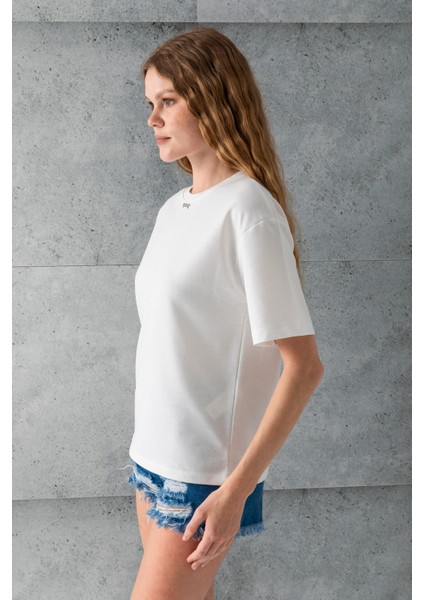 Kadın Bisiklet Yaka Kroche Aksesuarlı T-Shirt Beyaz - 25779