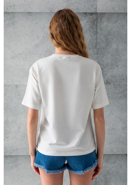 Kadın Bisiklet Yaka Kroche Aksesuarlı T-Shirt Beyaz - 25779