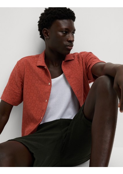 Kolay Ütülenen Saf Pamuk Dokulu Gömlek fırsatları