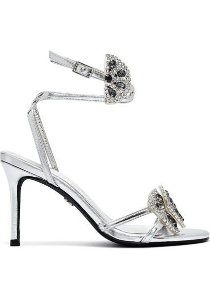 Kadın Gümüş Bilekten Tokalı Taşlı Ince Topuklu Sandalet 25SFE481932