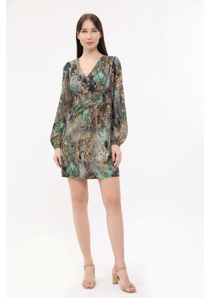 V Yaka Desenli Elbise