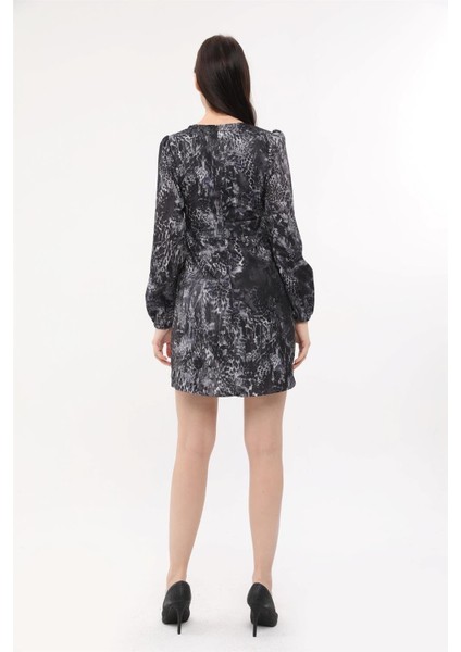 V Yaka Desenli Elbise fırsatları