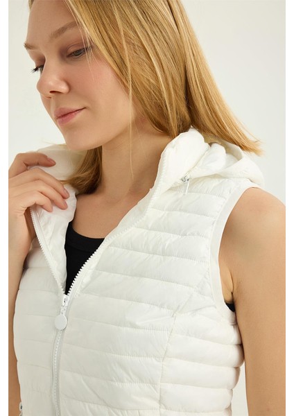 Puffer Kapşonlu Verev Yelek fırsatları