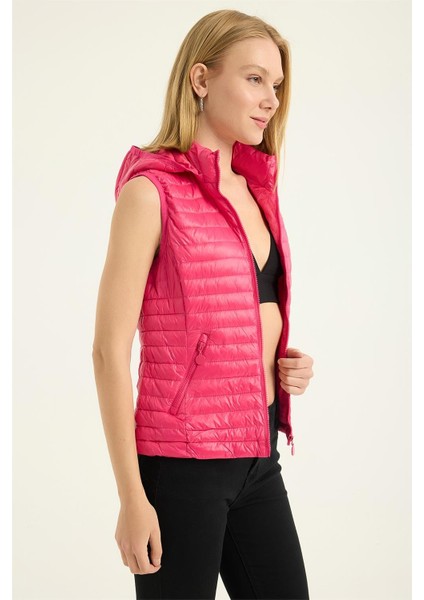 Puffer Kapşonlu Verev Yelek