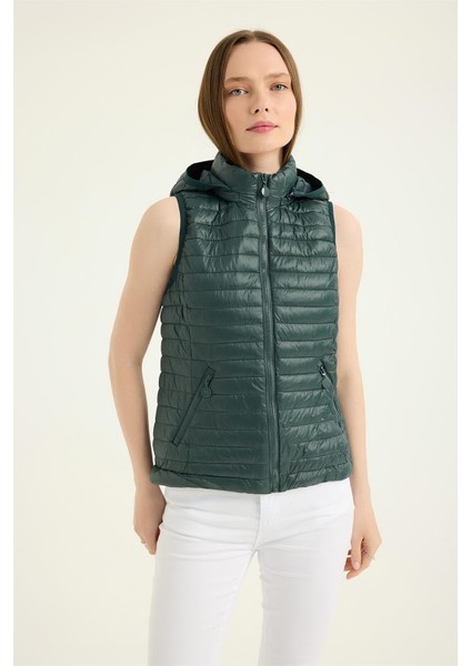Puffer Kapşonlu Verev Yelek