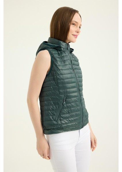 Puffer Kapşonlu Verev Yelek