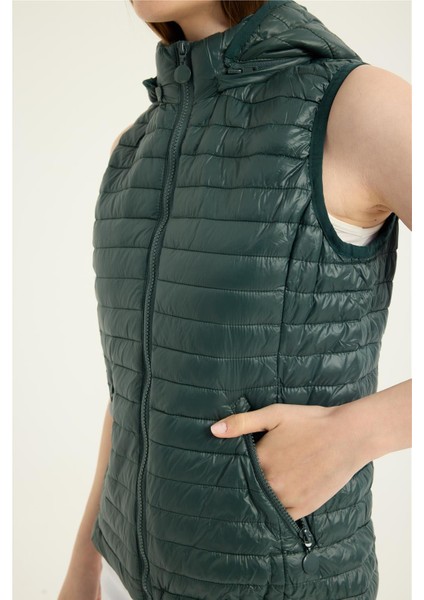 Puffer Kapşonlu Verev Yelek