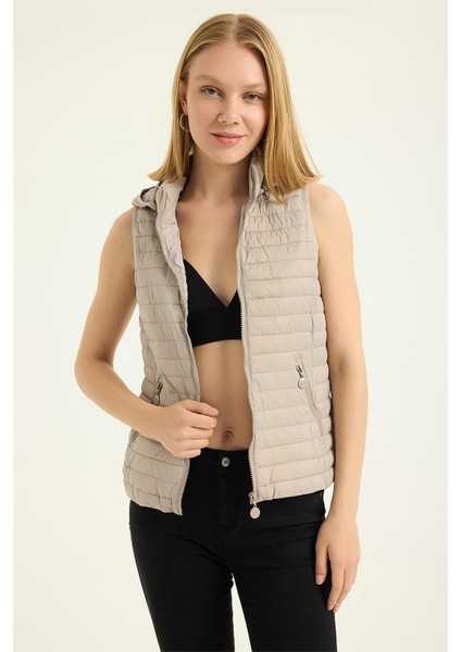 Puffer Kapşonlu Verev Yelek