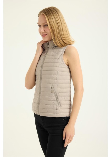 Puffer Kapşonlu Verev Yelek