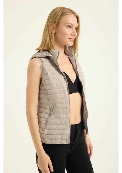 Puffer Kapşonlu Verev Yelek