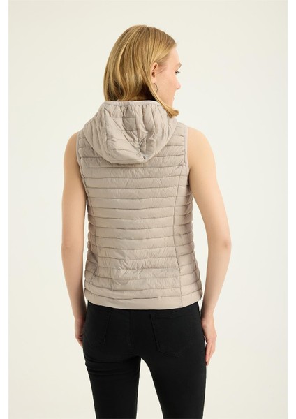 Puffer Kapşonlu Verev Yelek