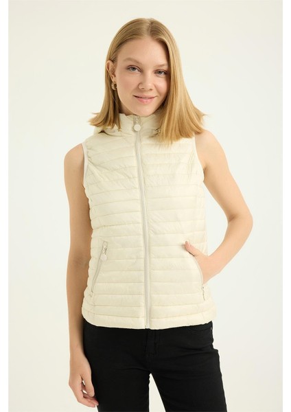 Puffer Kapşonlu Verev Yelek