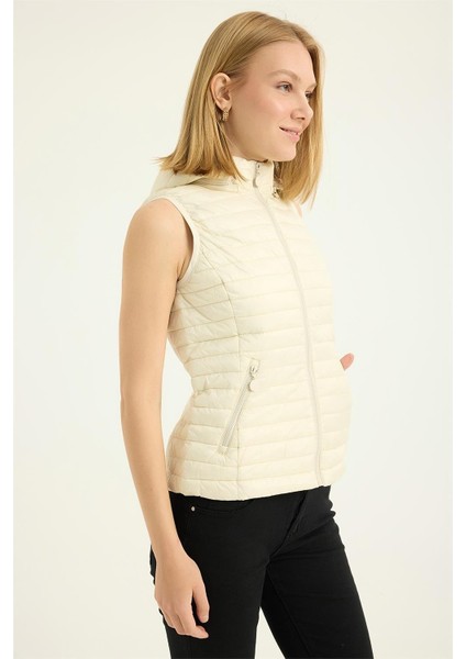 Puffer Kapşonlu Verev Yelek fiyatları