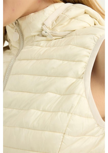 Puffer Kapşonlu Verev Yelek fırsatları