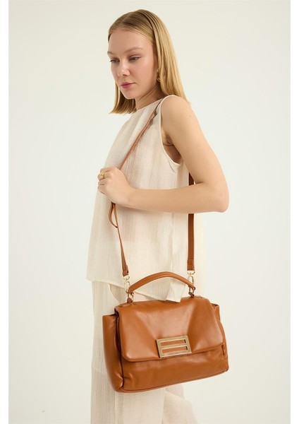 Kapaklı Geniş Kabarık Çanta