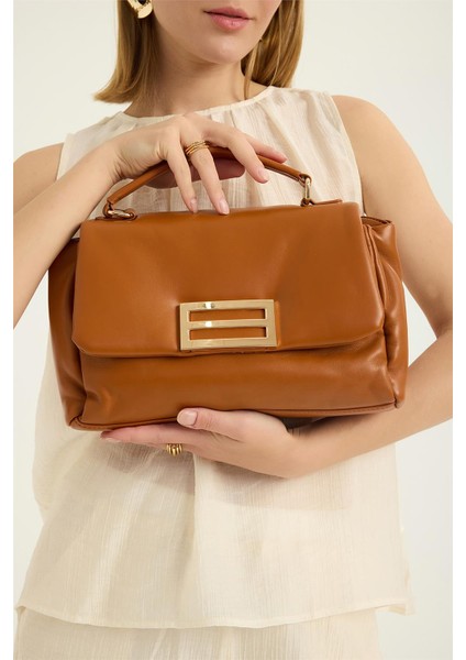 Kapaklı Geniş Kabarık Çanta modelleri