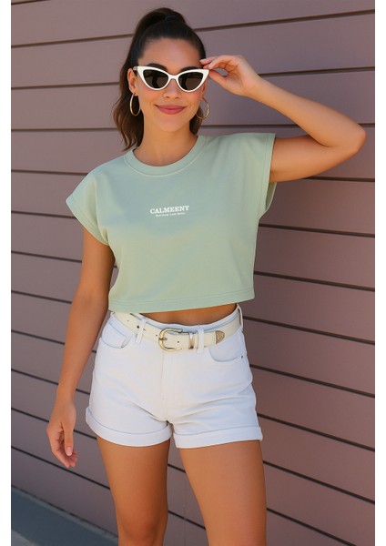 Kadın Oversize Kolsuz Biyeli Crop Tişört – %100 PAMUK
