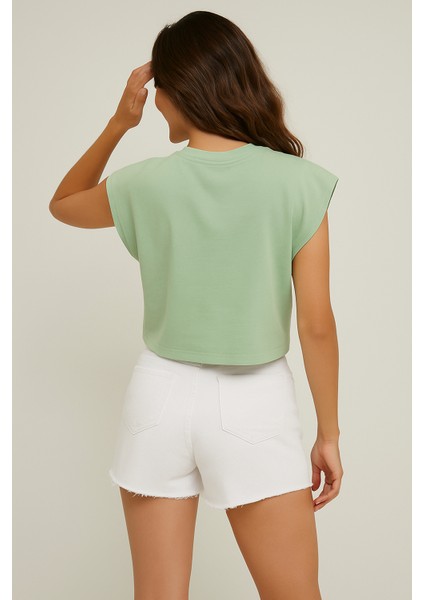 Kadın Oversize Kolsuz Biyeli Crop Tişört – %100 PAMUK