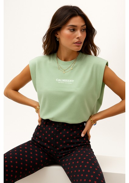 Kadın Oversize Kolsuz Biyeli Crop Tişört – %100 PAMUK