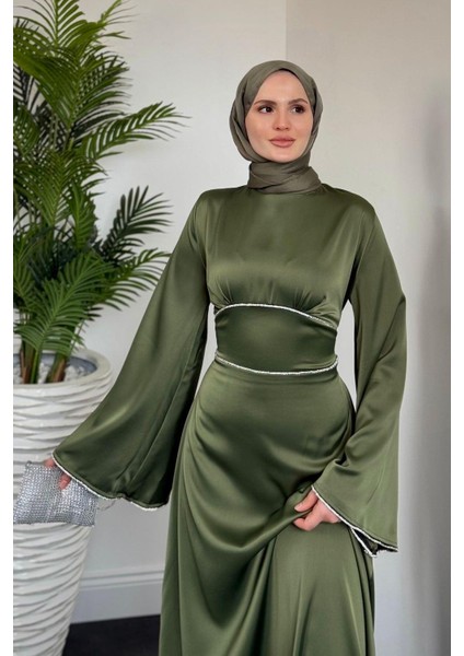 Vlasi Kolu ve Beli Baget Taşlı Saten Abiye Haki fırsatları