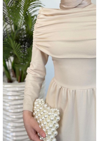 Flora Üstü Pelerinli Elbise Krem fırsatları