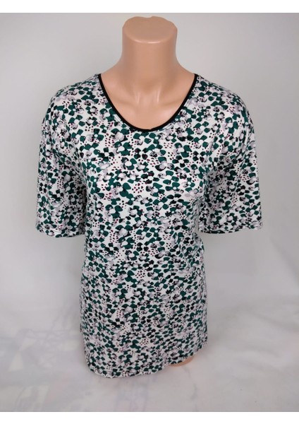 Kadın Yeşil Beyaz U Yaka Kısa Kollu Desenli Yırtmaçlı Dokuma Viskon Anne Penye Tişört