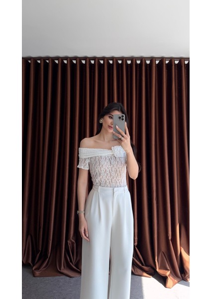 Güllü Transparan Beyaz Bluz